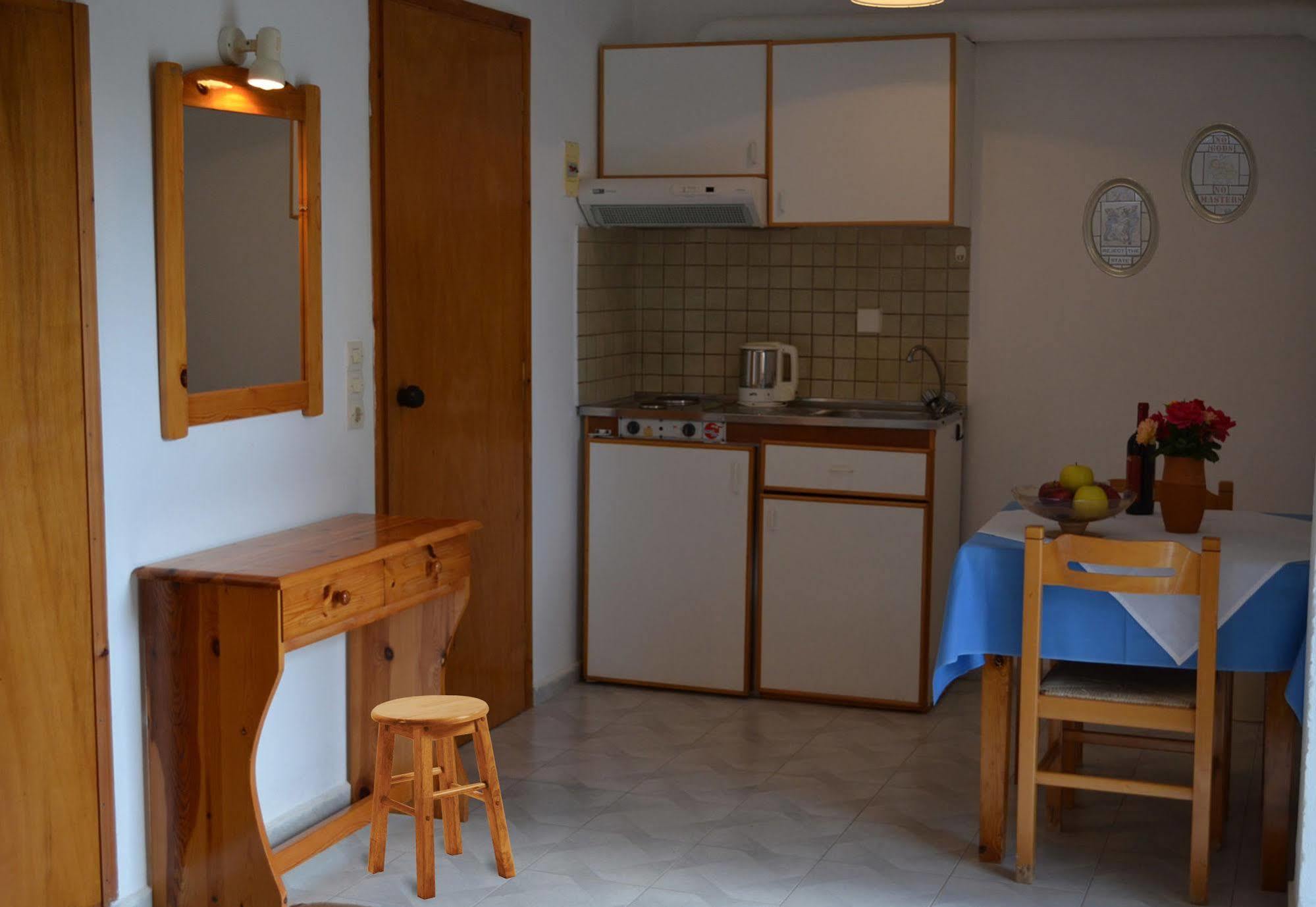 Emilia Apartments Plakiász Kültér fotó